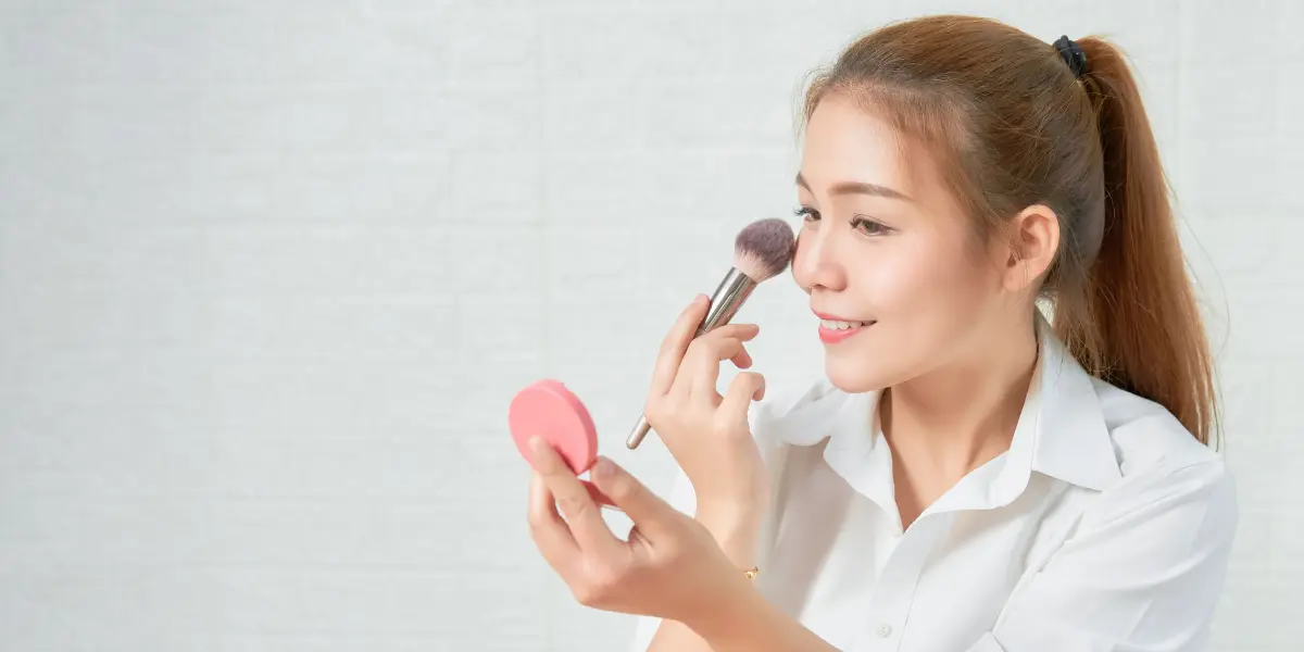 اشتباهات رایج در آرایش گونه