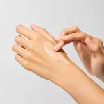 کرم دور چشم کلسیم ضد لک و سفت‌ کننده دکتر ملاکسین